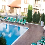 Complex Apolon 公寓 内塞伯尔