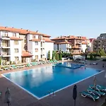 公寓 Complex Apolon 内塞伯尔