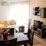 Complex Apolon 公寓 内塞伯尔